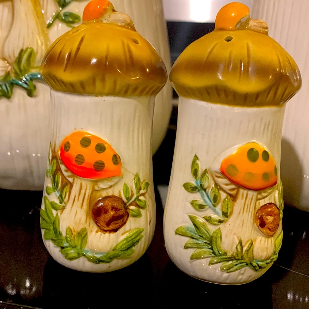 Vintage Mushroom salt and pepper shakers